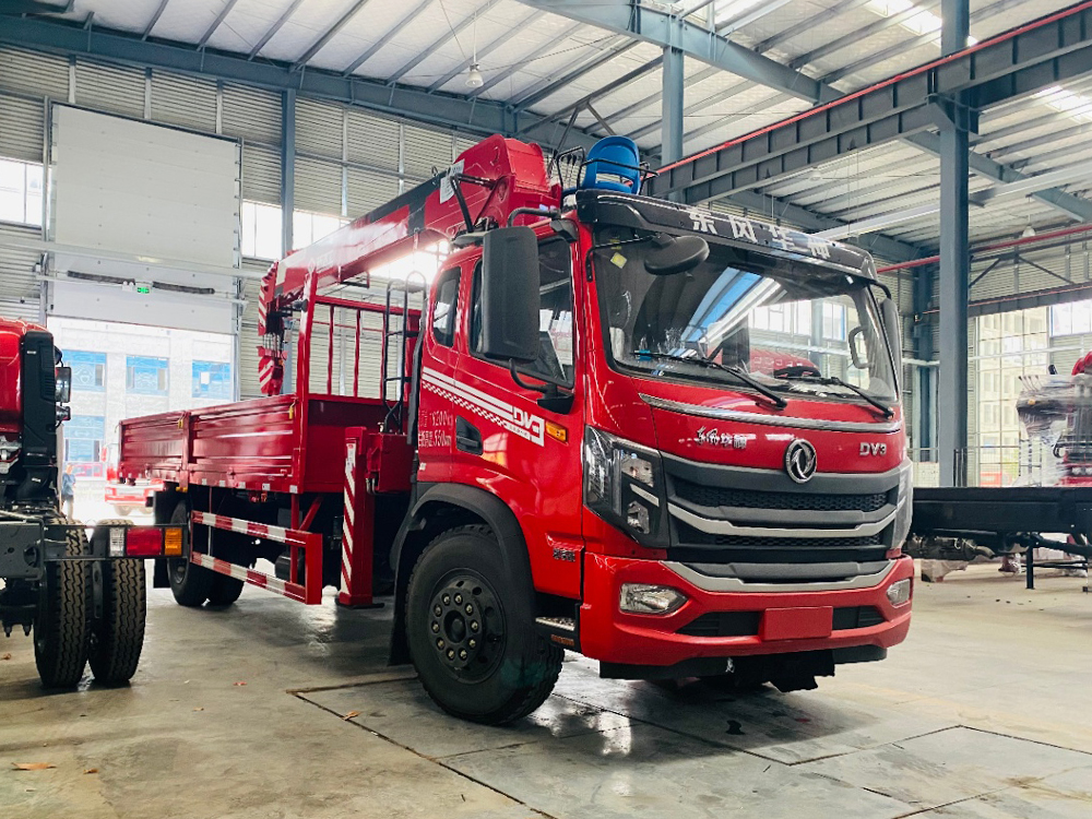 國(guó)六東風(fēng)DV3新飛工8噸四節(jié)直臂吊機(jī)隨車吊