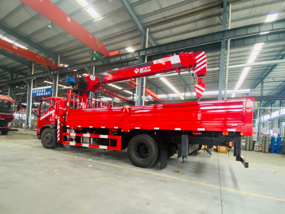 國(guó)六東風(fēng)DV3新飛工8噸四節(jié)直臂吊機(jī)隨車吊