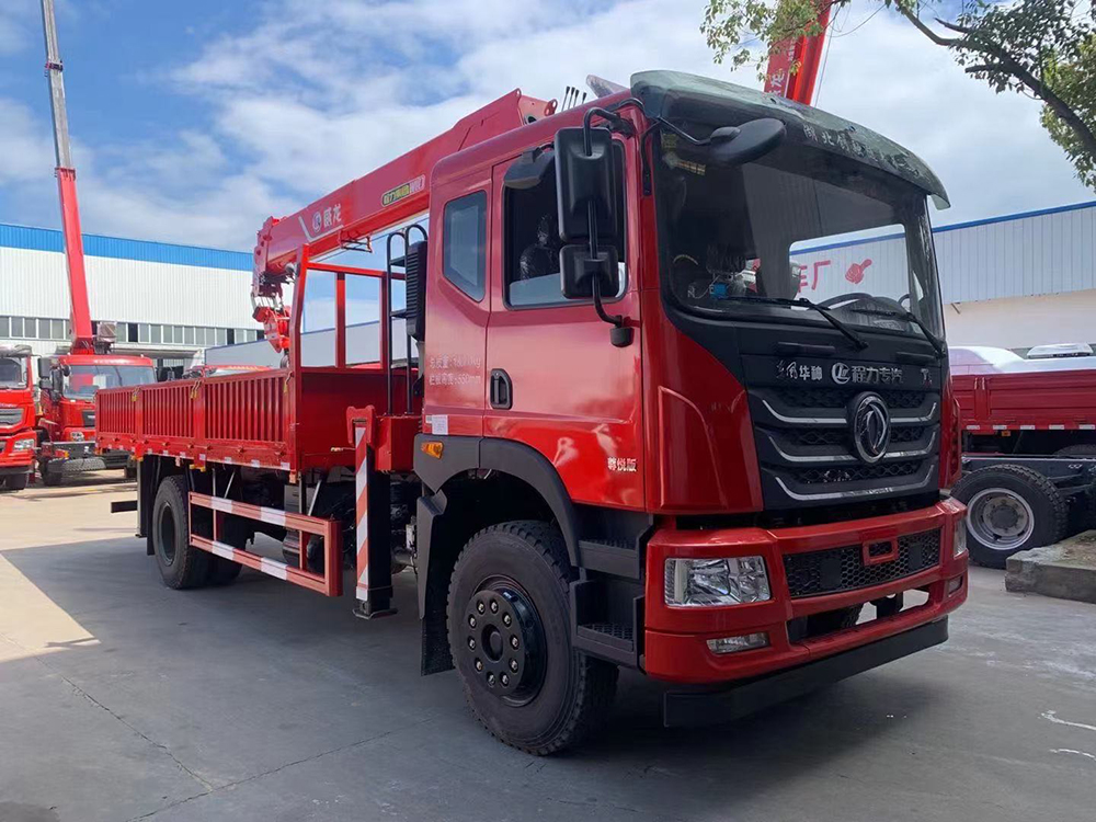 東風華神T5單橋威龍8噸4節(jié)臂吊機